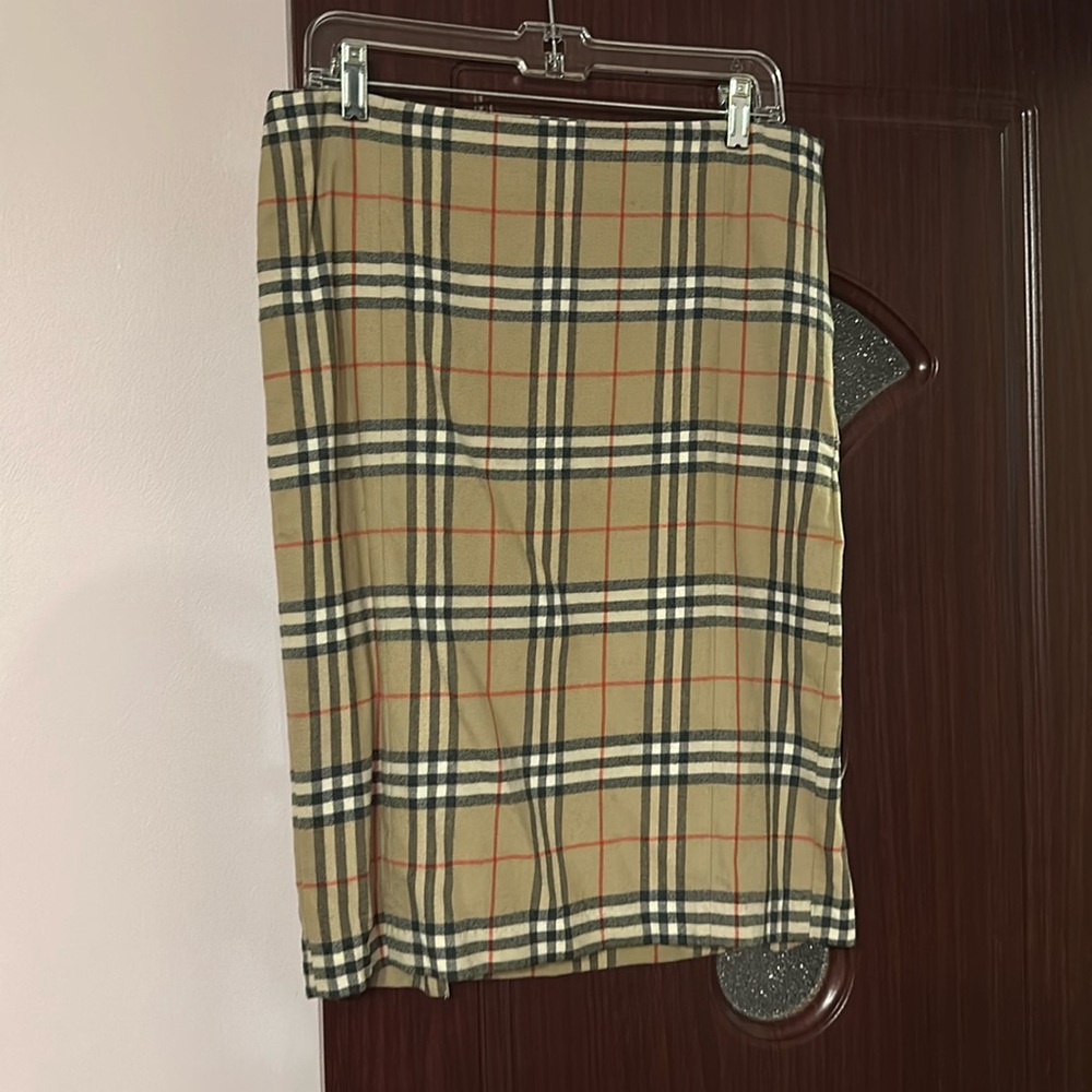 Burberry skirt
